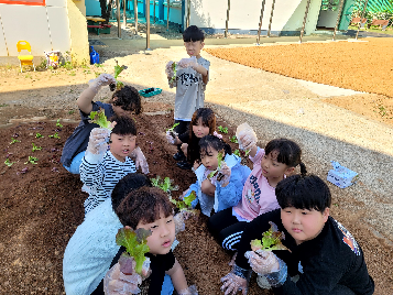 2025 다문화교육 정책학교 다같이 가치의 날 - 우리 모두 소중한 생명(상추심기)